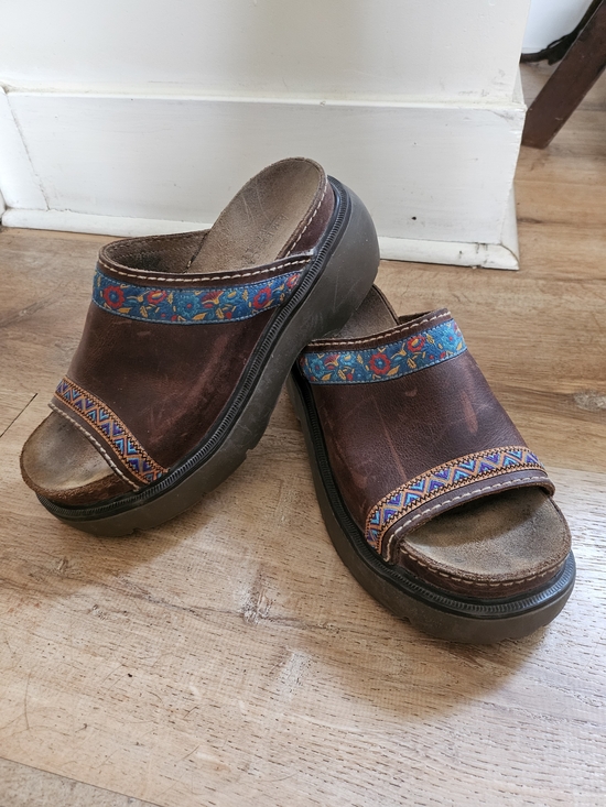 American Eagle Outfitters Shoes - Brown Leather Platform Slide Sandals with Embroidered Trim
